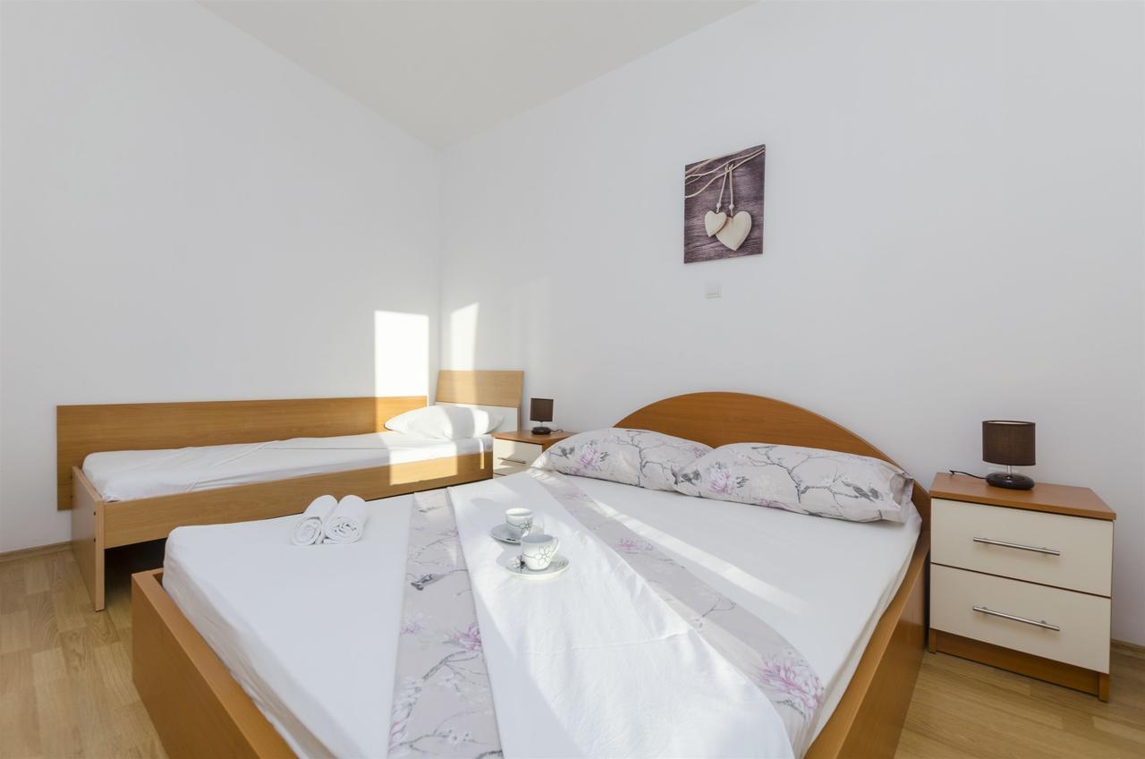 Duće Apartments Srecko מראה חיצוני תמונה